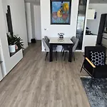 Royal Dutch Lux 4 *
