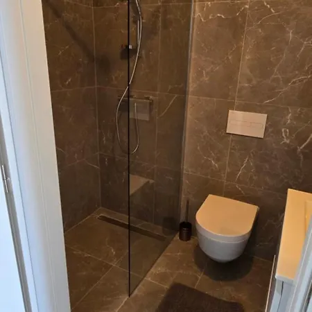 Royal Dutch Lux 4 * 트로기르